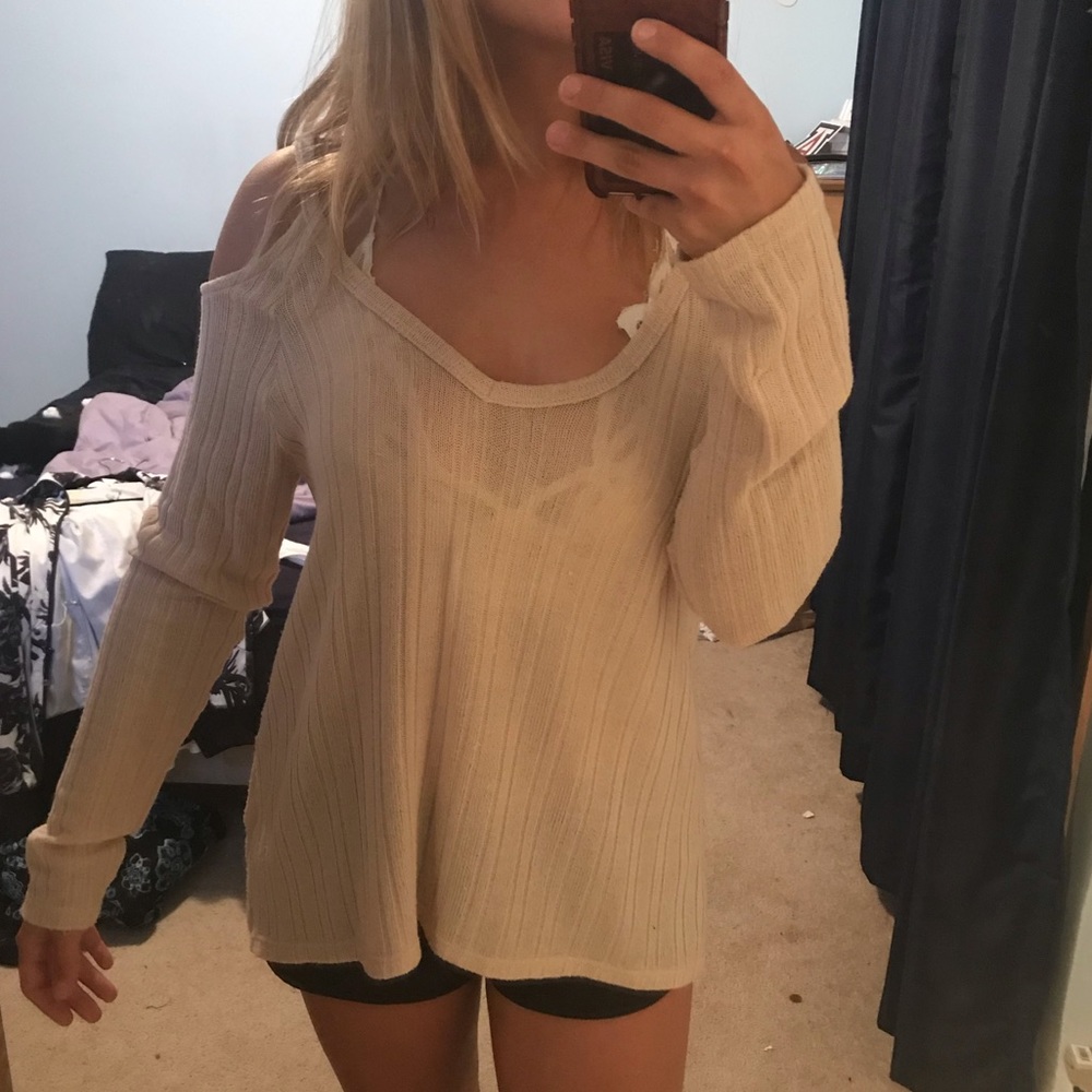 Light pink knitted no shoulder sweater